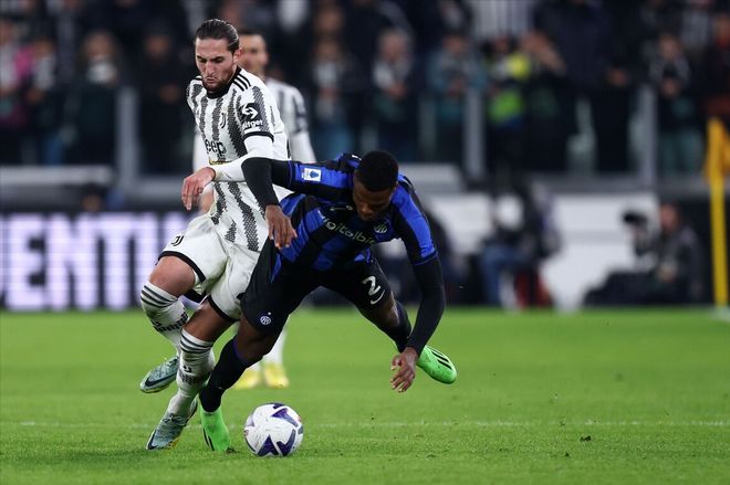 亚马尔被换下后不太高兴？弗里克打趣：下场我就让亚马尔替补（亚马尔被换后显不悦？弗里克笑称：下一场让他坐替补）