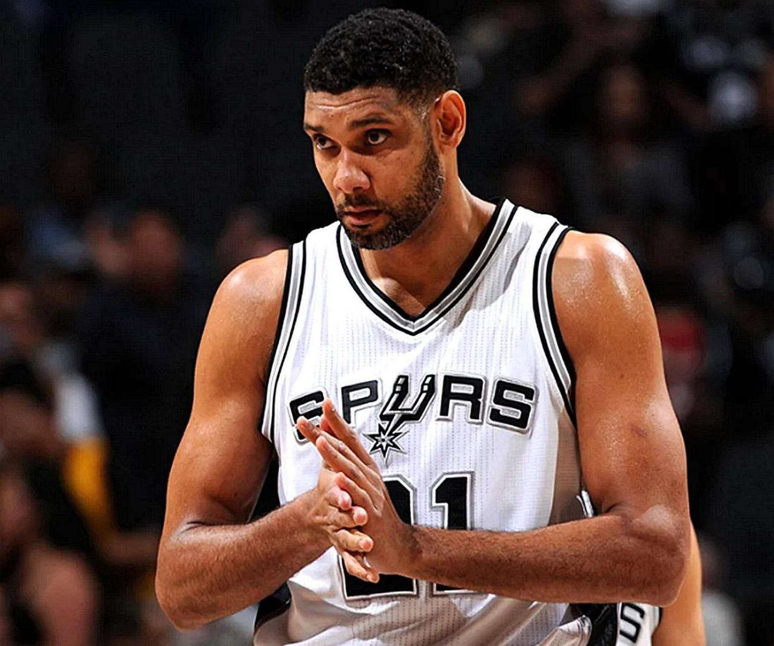 疯狂的足球：米兰门神迈尼昂的盘带合集（足坛狂潮：AC米兰门将迈尼昂盘带集锦）