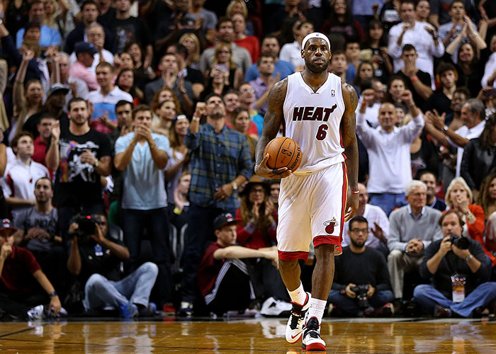 FIFA发布的世界杯赛程以美东时间计算，比北京时间慢12小时（FIFA世界杯赛程采用美东时间，较北京时间晚12小时）